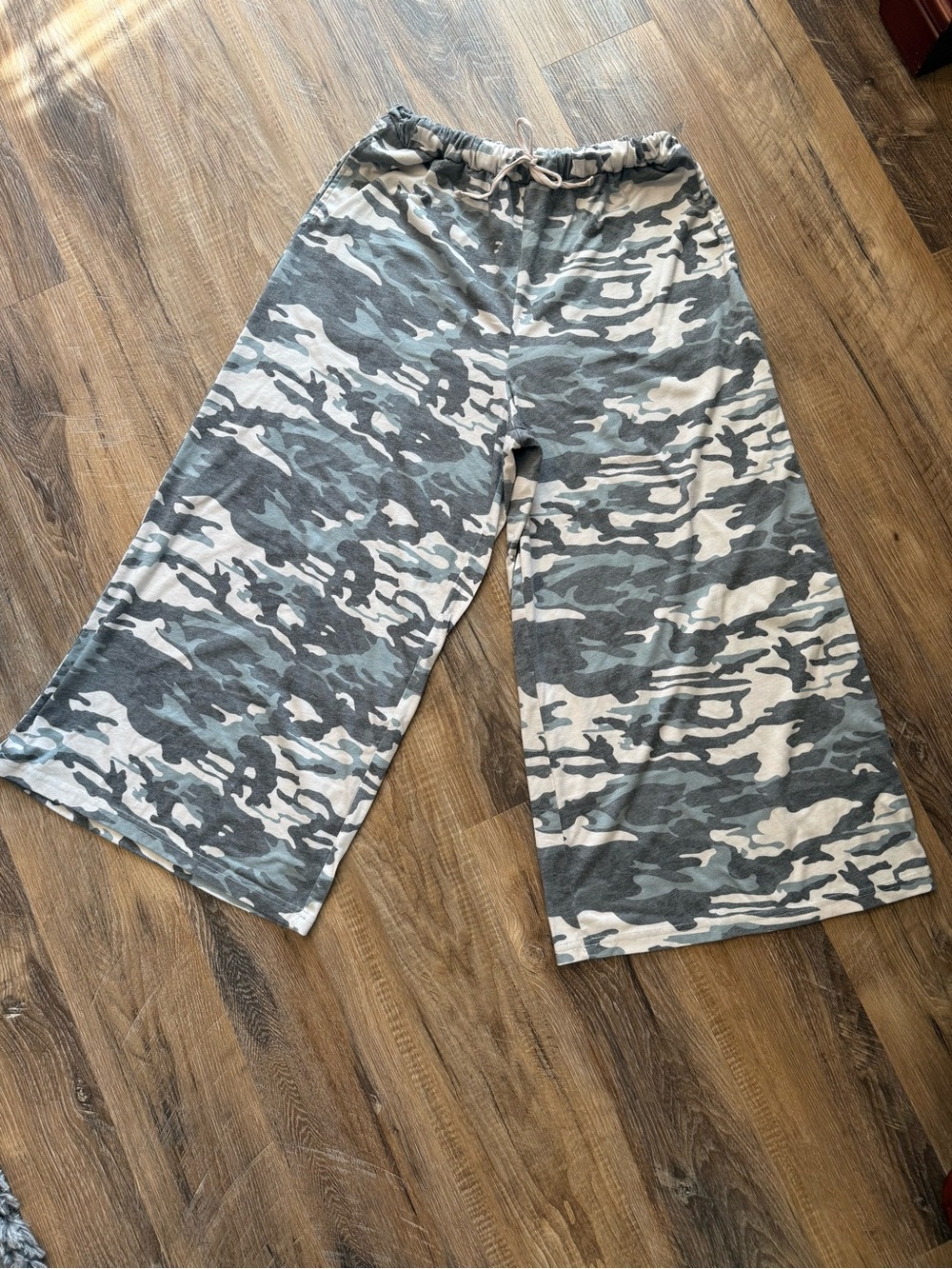 Wide-Leg Camo Jogger Pants - Gray/White